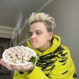 Ярик кушает пельмень🥟
