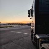 CONTAINERTRUCKS