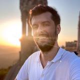 Олег Матвеев предпринимает